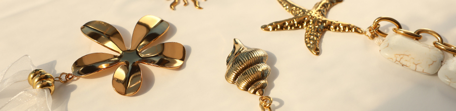 Charm with 1 loop/eye Charm with 1 loop/eye